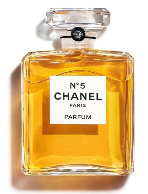 con addosso solo 5 gocce di chanel n5|Il profumo preferito di Marilyn Monroe non era Chanel N°5.